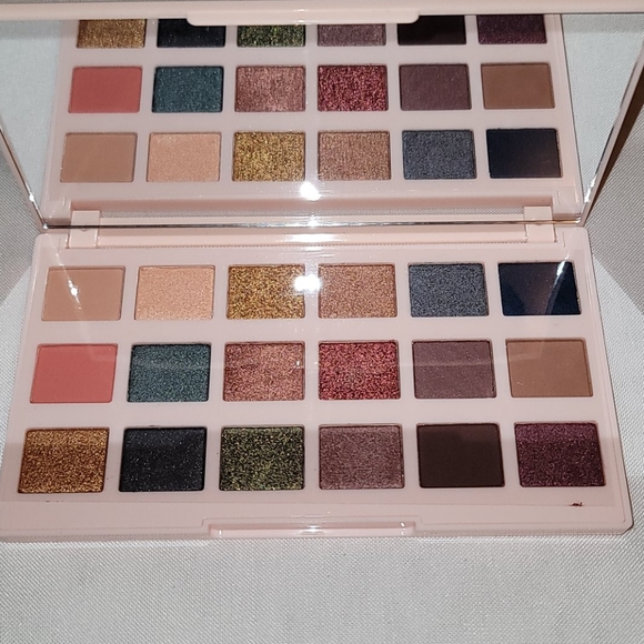 Ciaté London makeup palette - Picture 2 of 3